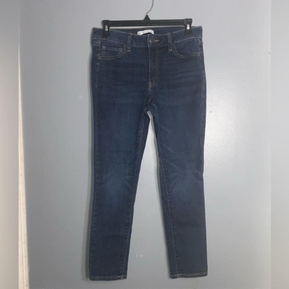 So Mid Rise Cropped Medium Wash Jeans Stretchy Size Jr. 9 Excellent Condition